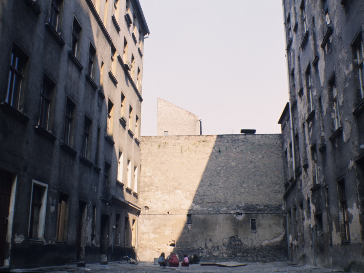 Hinterhof – von grau zu&nbsp;grün