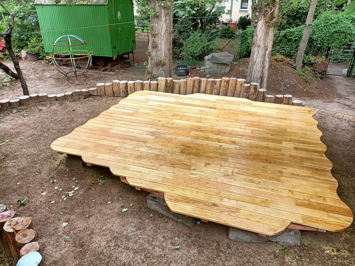 Nun steht auch die neue&nbsp;Bühne!