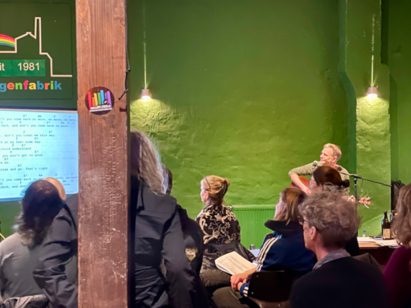 If you want to sing out: SING OUT! Der (30.) Mitsingabend mit Jens&nbsp;Svenson